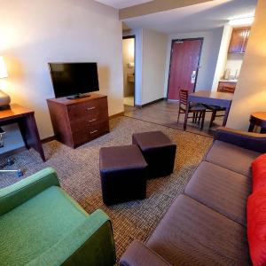 Queen Parlor Suite with Two Queen Beds - Non Smoking