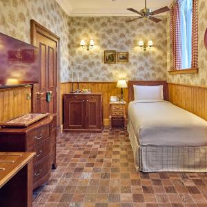 Wood Stalk Room