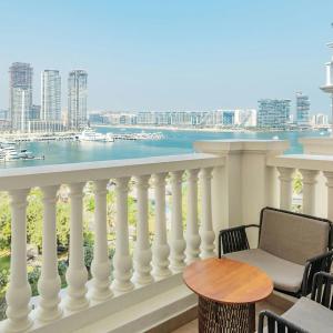 Westin Club Sea View, 2 Queens with Balcony, Breakfast, Happy Hour, Afternoon Tea, Club Lounge and Jungle Bay Waterpark access