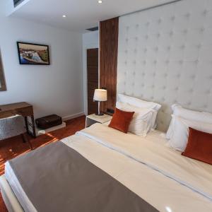 One-Bedroom Apartment with Balcony