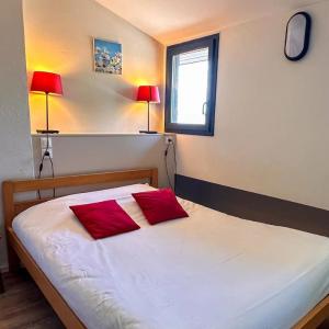 One-Bedroom Holiday Home ( 4 adults)
