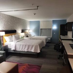 Queen Studio with Two Queen Beds - Non-Smoking