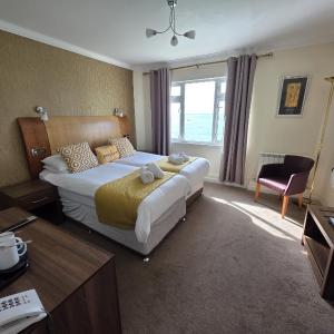 Twin Room with direct sea view