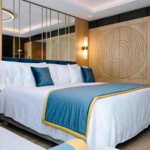 Deluxe Room With Pool View