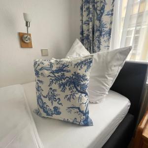 Standard Twin Room with external shared WC and Shower
