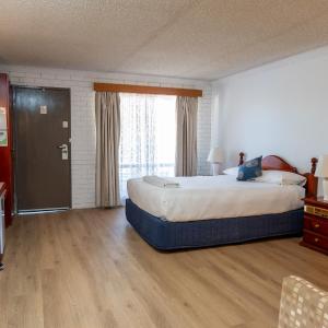 Queen Room with Spa Bath