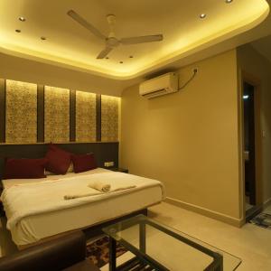 Deluxe Double Room with Extra Bed