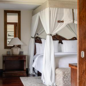 Horizon Room Water Hole View King Bed