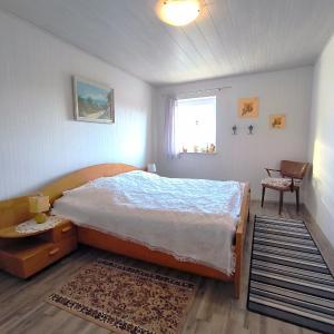 Two-Bedroom Apartment with Shower 