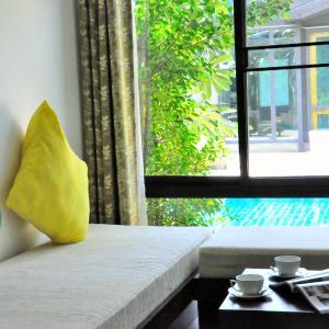 Deluxe Double Room with Pool View