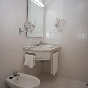 Twin Room with Free Health Club Access