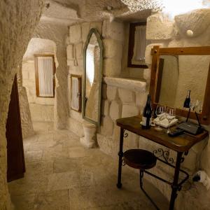 Cave Suite