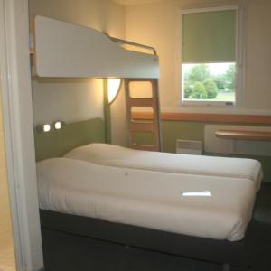 Triple Room with Twin Beds and Bunk Bed