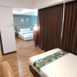 Deluxe Queen Room with Two Queen Beds