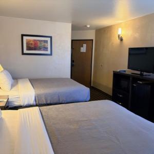 Queen Room with Two Queen Beds- Non-Smoking