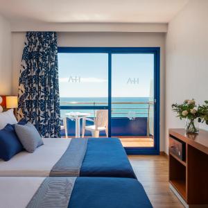 Superior Quadruple Room with Pool and Sea View