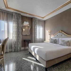 Superior Queen Room with Queen Bed and View - Non-Smoking
