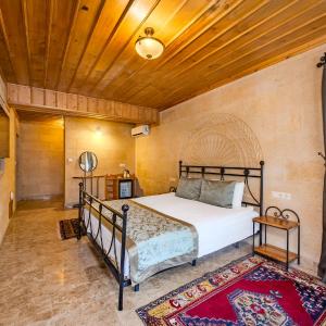 Stone Deluxe Double Room