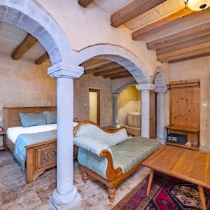 Stone King Suite with Spa Bath