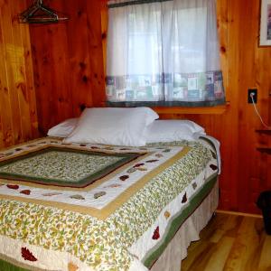 Three-Bedroom House Cabin 1