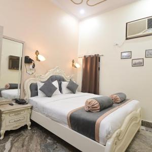 Economy Double Room with 10% discount on food, beverages, carriage/cart ride and one way airport transfer