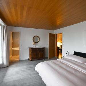 Three-Bedroom Apartment with Balcony