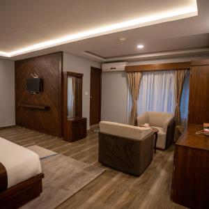 Deluxe Family Room