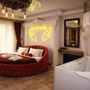 Deluxe Suite with Spa Bath