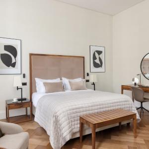 Lower Ground Deluxe Club Room