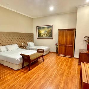 Deluxe Family Room