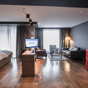 Executive Suite with Arena View