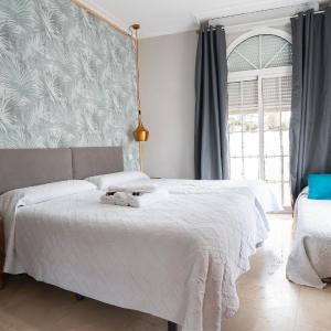 Twin Room with Extra Bed with Private Bathroom
