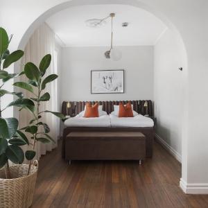 Junior King Suite - Non-Smoking