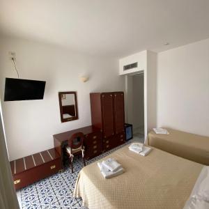 Economy Triple Room