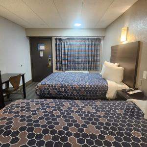 Queen Room with Two Queen Beds - Smoking