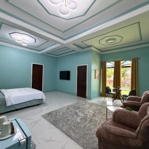King Suite with Side Sea View
