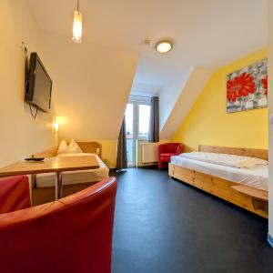 Standard Room with Two Single Beds