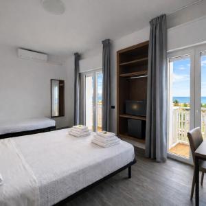 Triple Room with Sea View