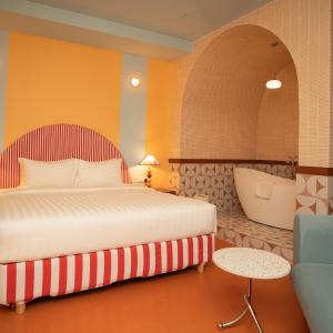 Moonrise suite with Bathtub