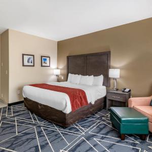 King Suite with Whirlpool Bath - Accessible/Non-Smoking