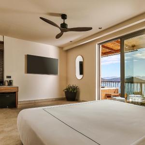 Double Room with Jacuzzi and Sea View