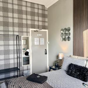 Double Room with Shared Bathroom (Room 6)
