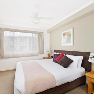 Two-Bedroom Apartment with Courtyard