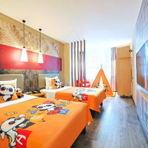 Ibis Family Room