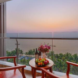 Deluxe Double Room with Balcony and Sea View