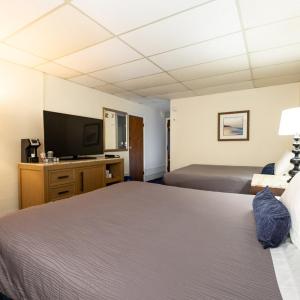 Queen Room with Two Queen Beds and Fireplace