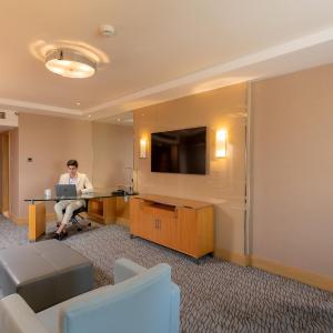 One-Bedroom Premium Suite with City View - Non-Smoking