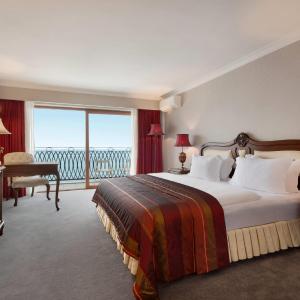 Presidential King Suite with Jacuzzi and Sea View
