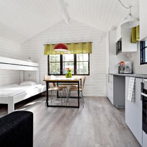 Large Cottage (4 Adults)