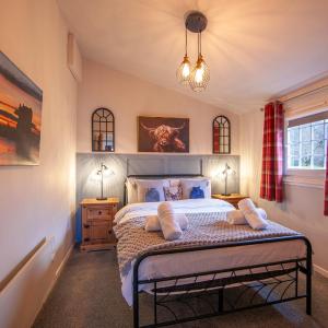 Two-Bedroom Lodge with Lake View 1